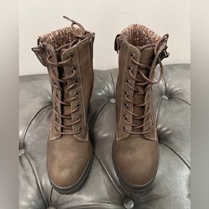 Denver Hayes Boots- Women’s 7